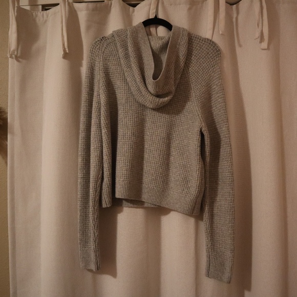 Aeropostale Matching Set Knit Gray Hood Sweater and Shorts - Picture 2 of 4